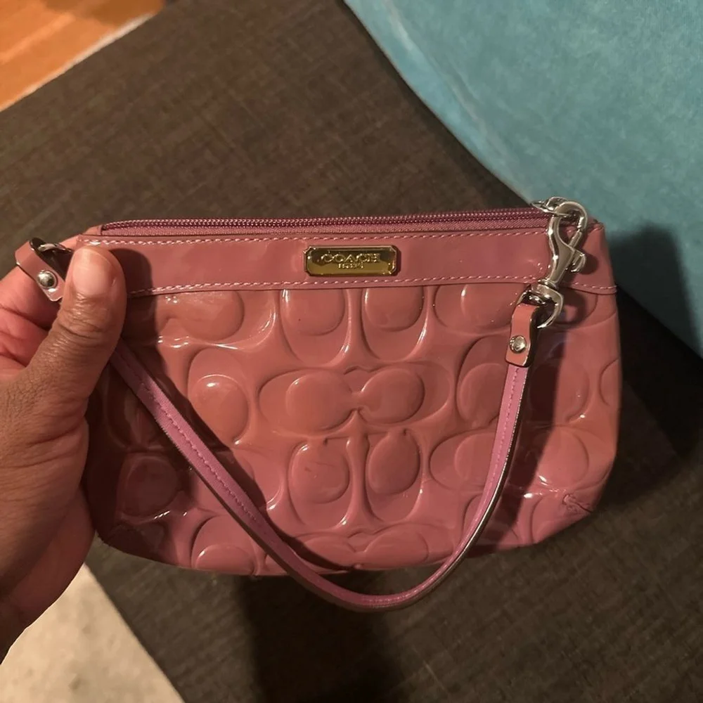Coach wristlet - final reduction - Picture 4 of 4